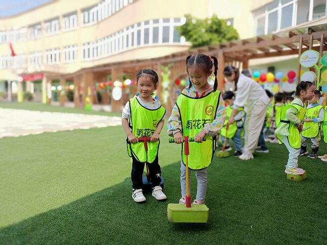 四川泸州：趣味运动会大家来pk——邻玉街道中心幼儿园暨第六届运动会(图1)