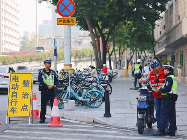 江南官方体育app下载广州电动自行车限行首日仍有“冲卡”情况发生(图1)