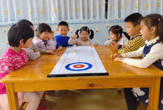 江南体育北京市密云区第九届幼儿园体育节 幼儿园上演冬奥项目运动“秀”(图1)