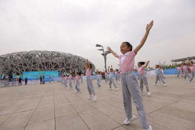 江南体育2024年“奔跑吧·少年”北京市青少年体育健身大会启动(图2)